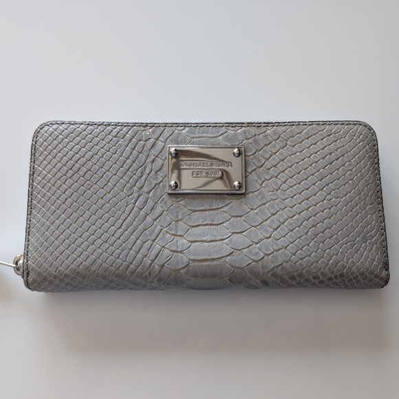 Michael Kors Handbags - Michael Kors wallet BNWT